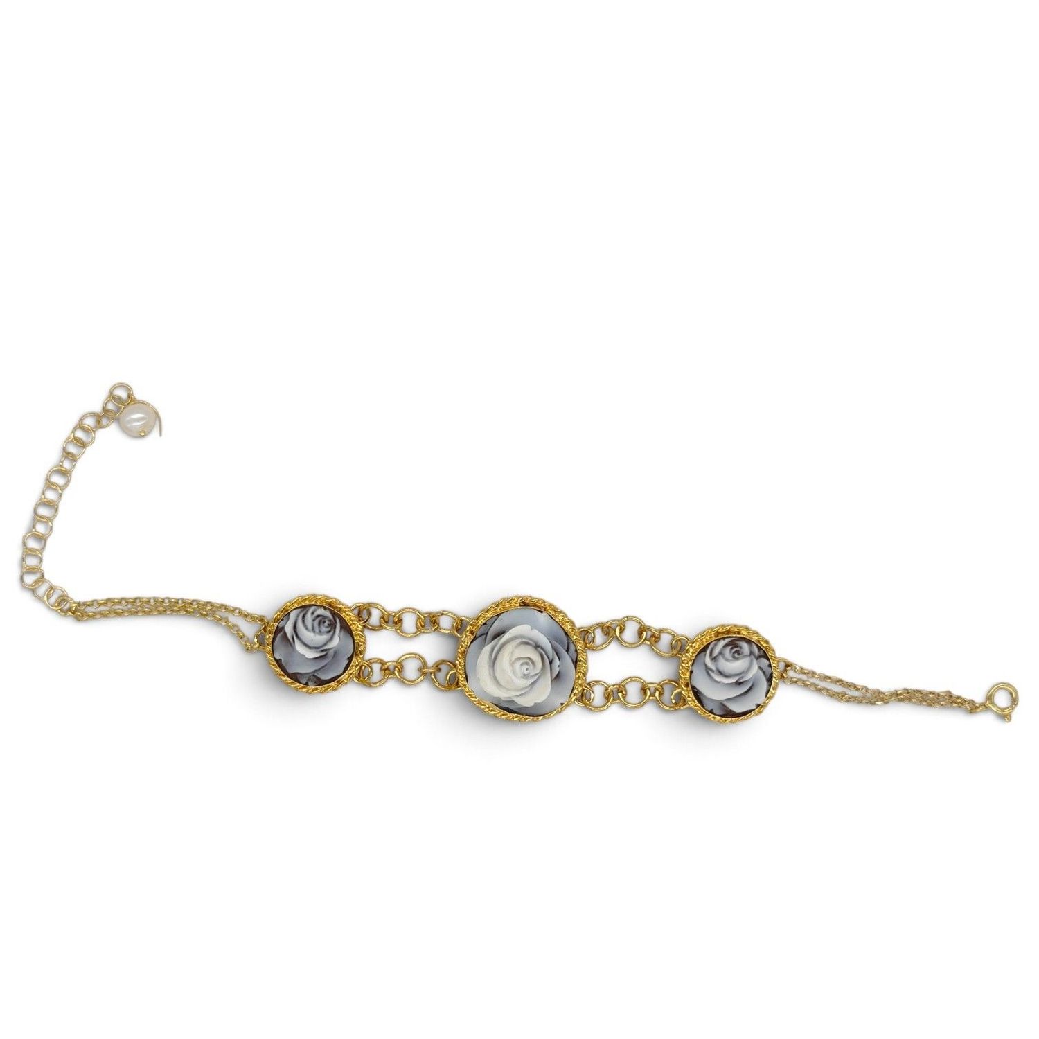 Bracciale alla schiava con Camei Floreali in Conchiglia Sardonica – Struttura in argento rodiato 925 Placcato in Oro