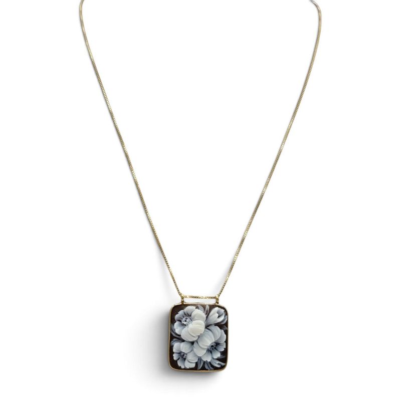 Collana in Argento 925 Placcata Oro con Ciondolo Francobollo Fiore – 20 × 18 mm Collana in Argento 925 Placcata Oro con Ciondolo Francobollo Fiore – 20 × 18 mm
