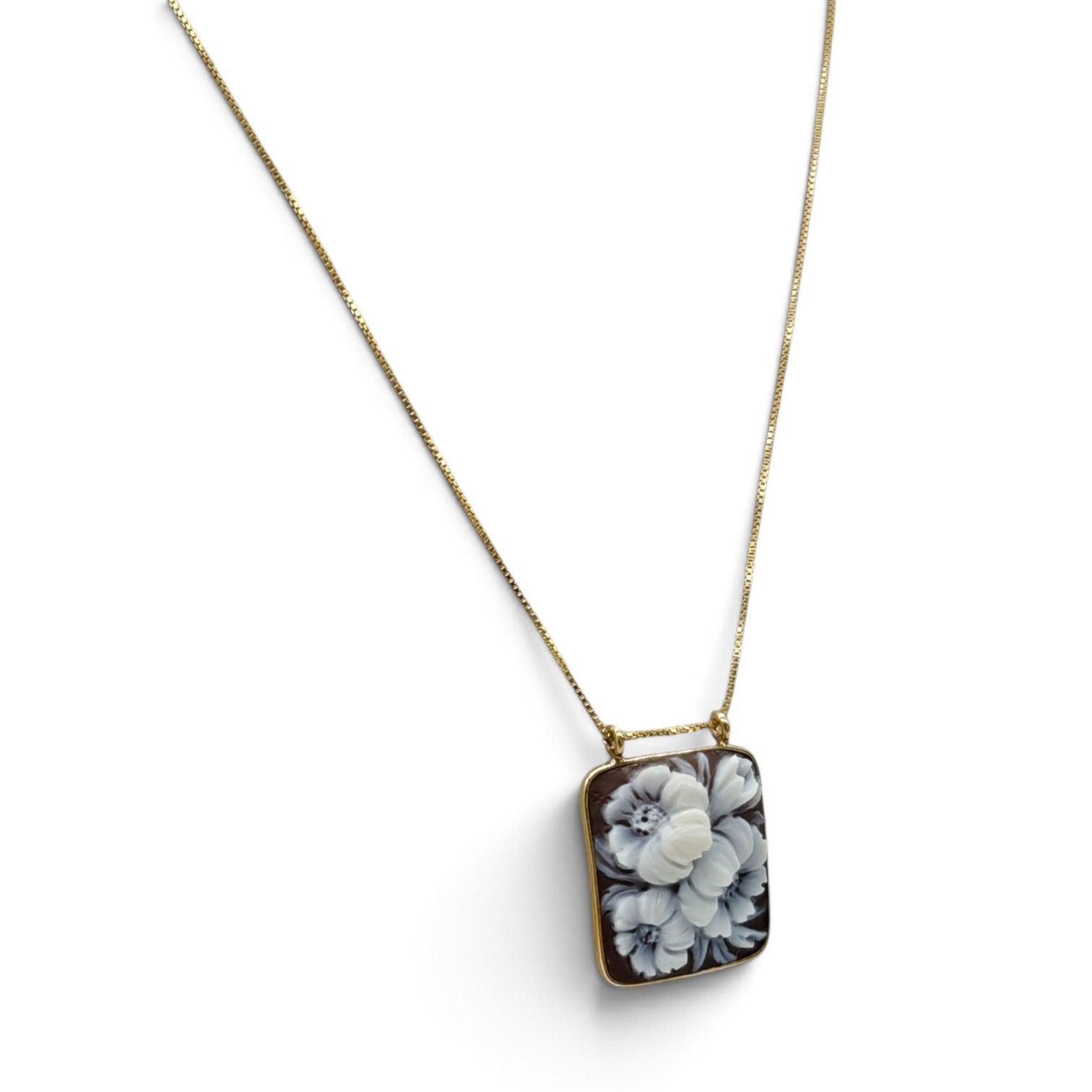 Collana in Argento 925 Placcata Oro con Ciondolo Francobollo Fiore – 20 × 18 mm