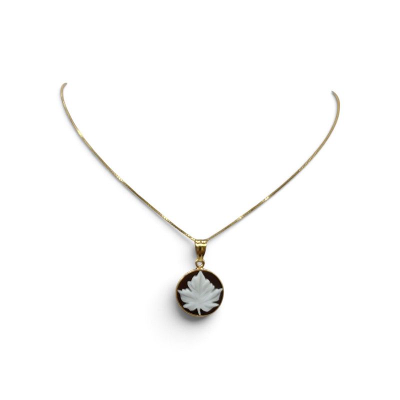 Collana in Argento 925 Placcata Oro con Ciondolo Foglia – 15 mm Collana in Argento 925 Placcata Oro con Ciondolo Foglia – 15 mm