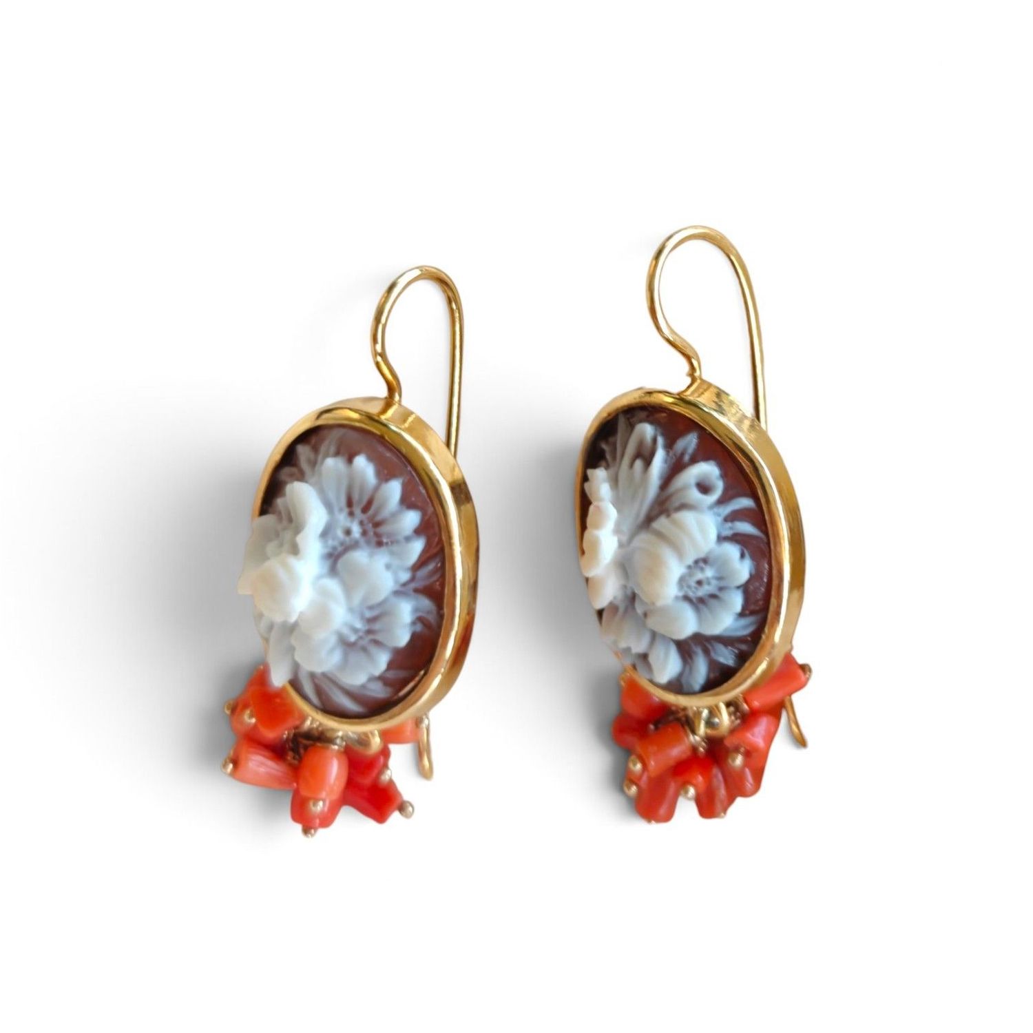 Orecchini alla Pompeana in Argento 925 Placcato Oro con Charms di Corallo Rosso