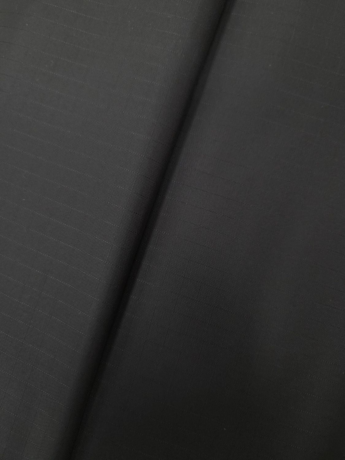 RIPSTOP 1.9 - WATER RESISTANT COATING - (Nylon aquarésistant), Colour: Black (Noir), Composition: 100 % Nylon, Poids: 1.9 oz (Ultraléger)
