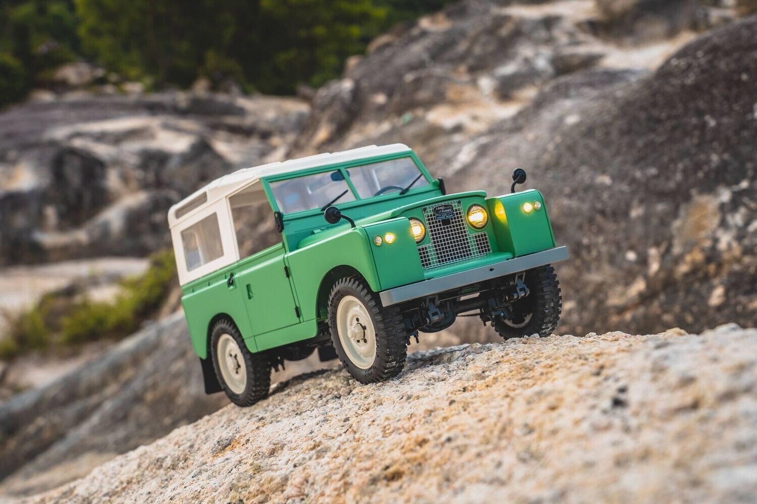 FMS 1/12 Land Rover Series II scaler RTR car kit - Green