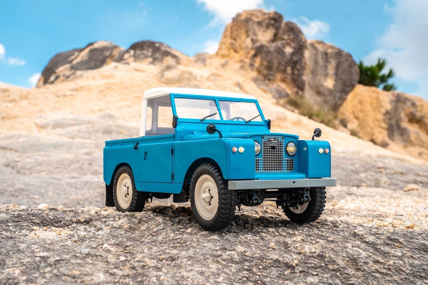 FMS 1/12 Land Rover Series II scaler RTR car kit - Blue