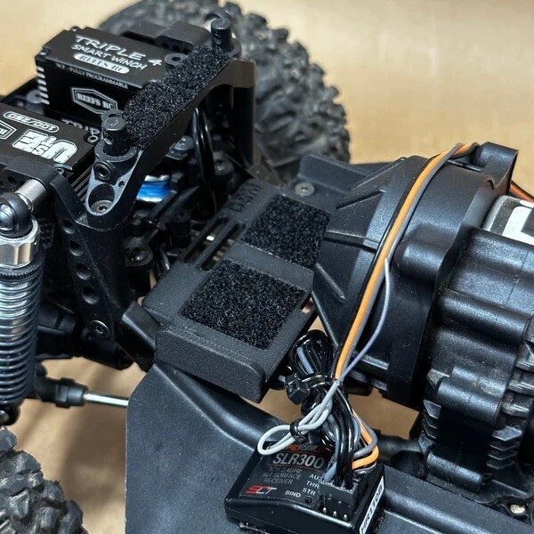 DSM Forward Battery Tray (Fits Axial® Base Camp) 2125