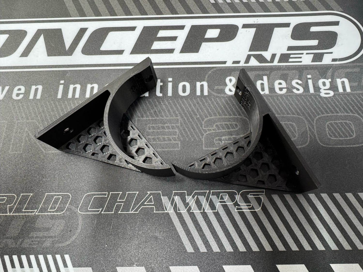 Dixieland R/C Mini Crawler Wall Holder (Up To 78mm Tires)