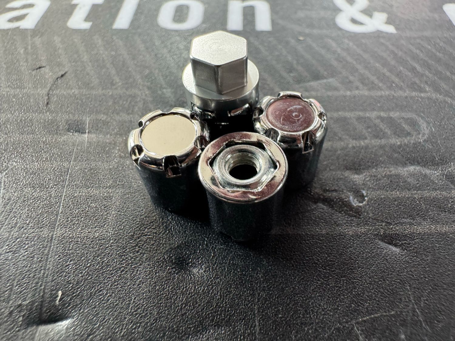 Dixieland R/C Chrome Wheel Hubs (4mm) (4pcs)