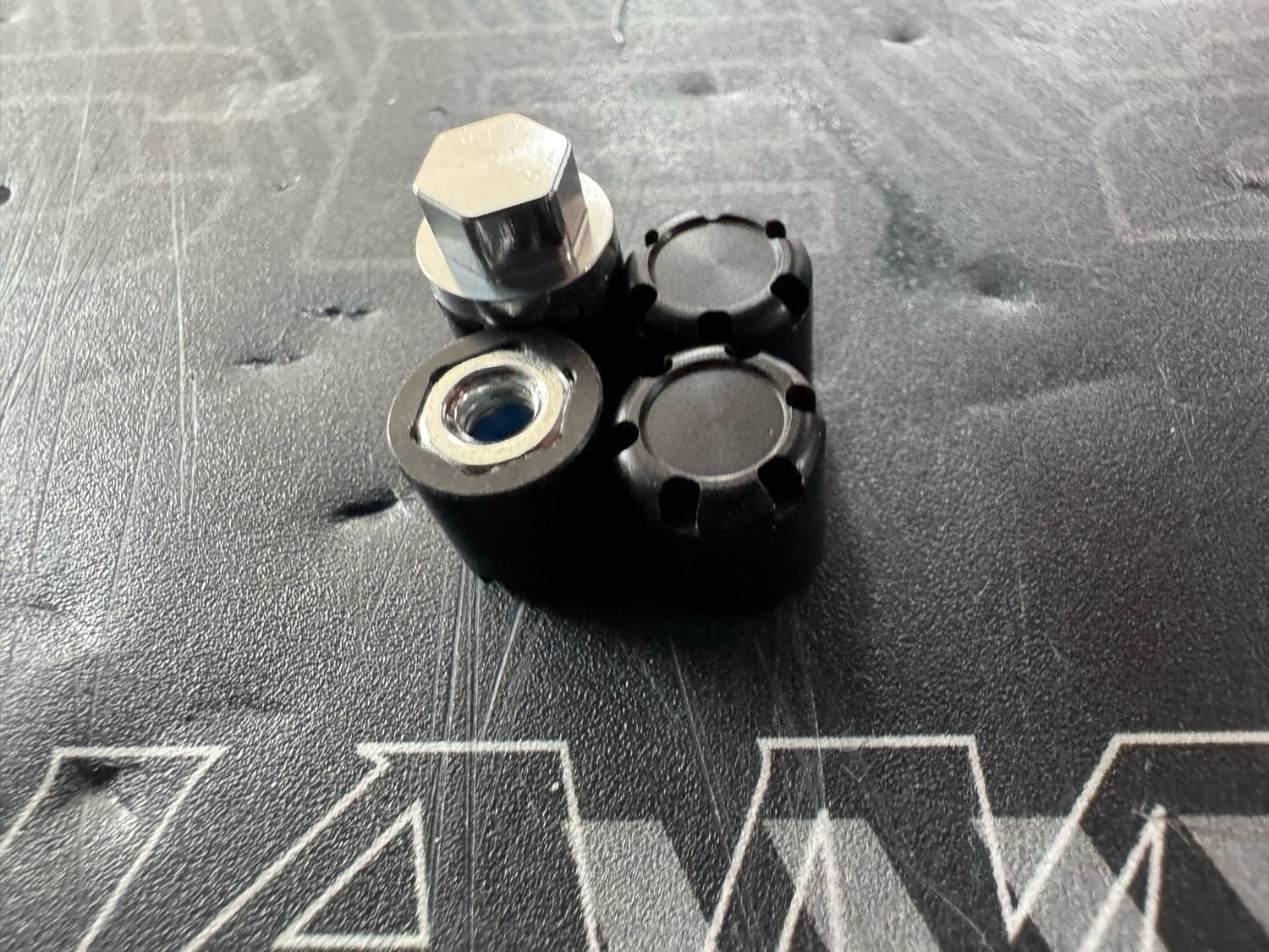 Dixieland R/C Black Wheel Hubs (4mm) (4pcs)