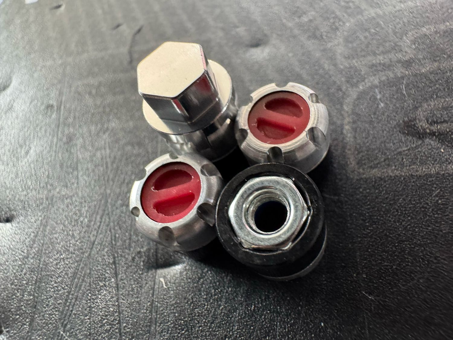 Dixieland R/C Silver Red Wheel Hub (4mm) (4pcs)
