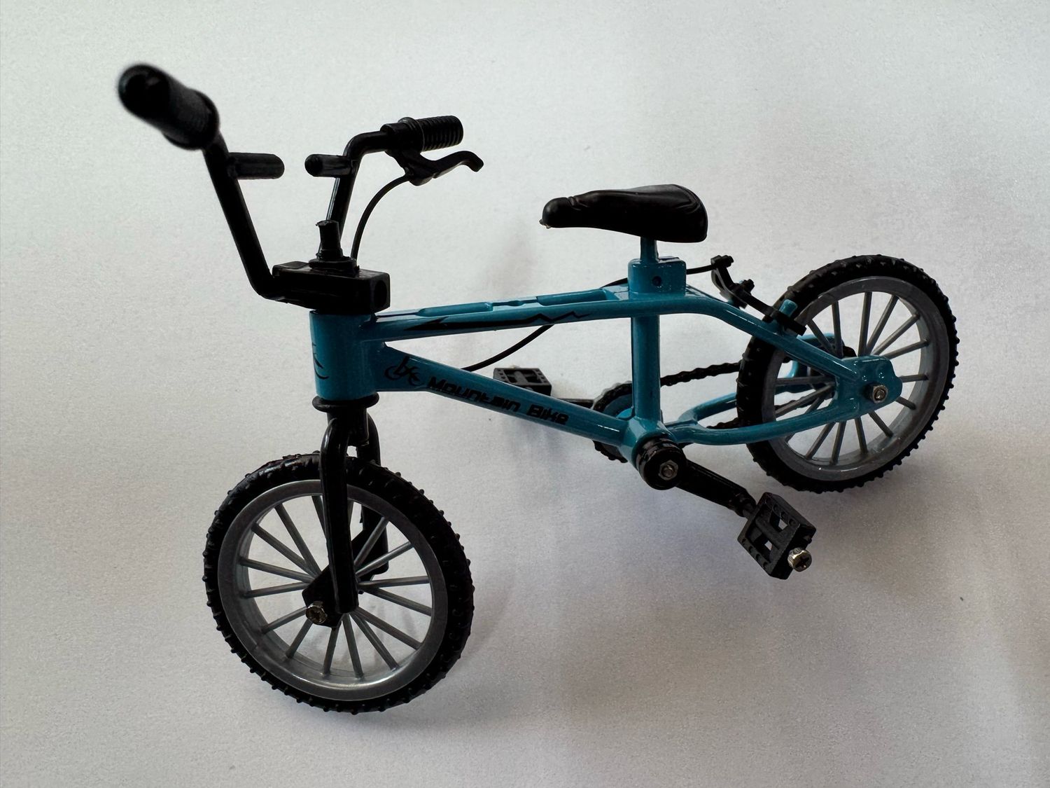 Dixieland R/C Finger Bike Scale Accessory 11x8cm (Blue)