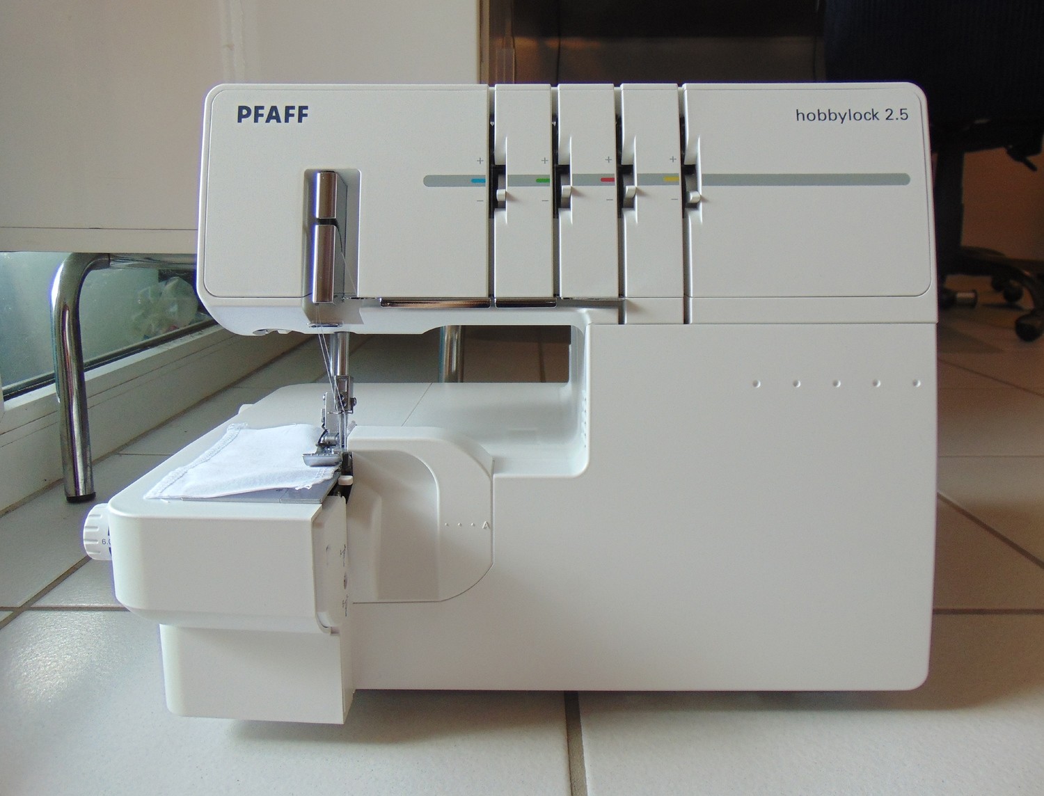 Overlock Nähmaschine PFAFF hobbylock 2.5, neu Gratis-Versand, 2 Jahre Garantie, Aktionspreis.