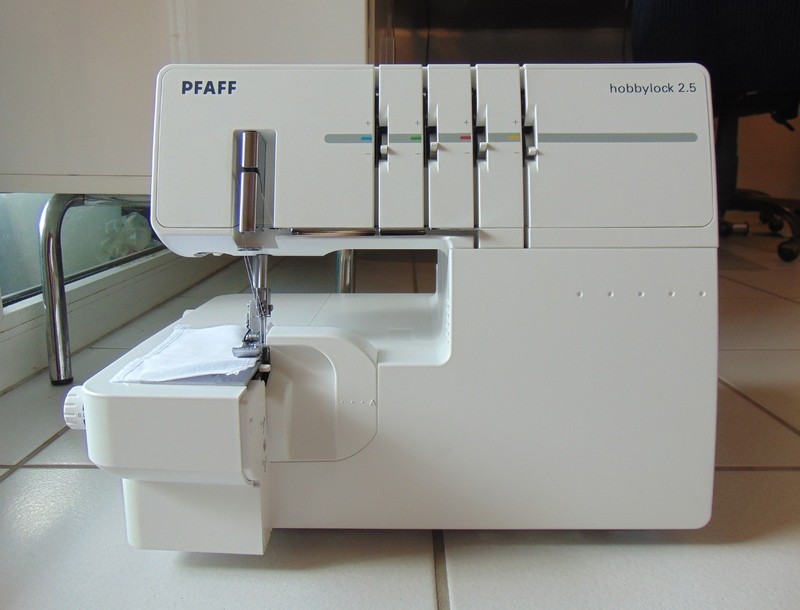 Overlock Nähmaschine PFAFF hobbylock 2.5, neu Gratis-Versand, 2 Jahre Garantie, Aktionspreis.