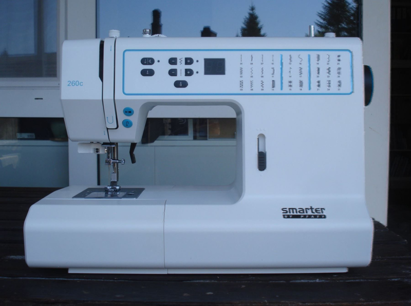 Nähmaschine smarter by PFAFF 260c, neu, mit Gratis-Versand, 2 Jahre Garantie, Aktionspreis.