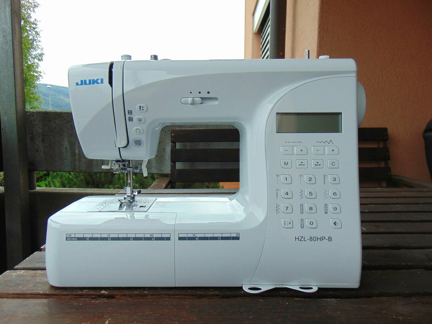 Nähmaschine JUKI HZL-80HP-B, neu, mit Gratis-Versand, 4 Jahren Garantie, Aktionspreis.