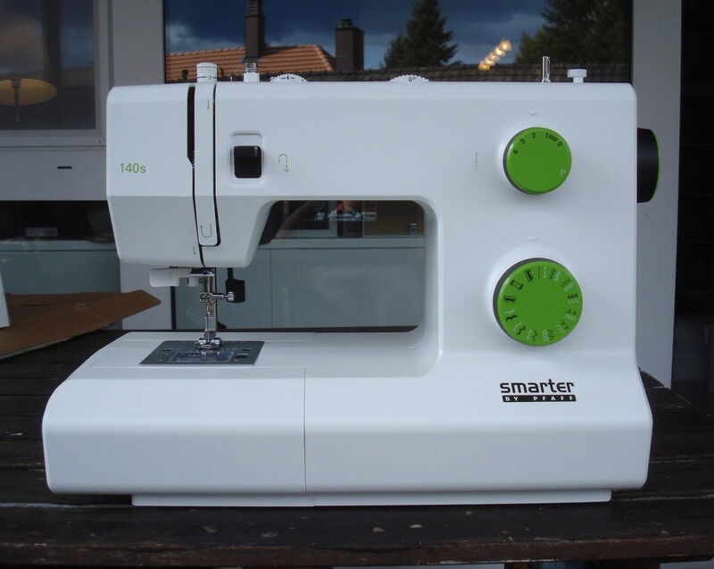 Nähmaschine smarter by PFAFF 140s, neu, mit Gratis Versand, 2 Jahren Garantie. Aktionspreis.