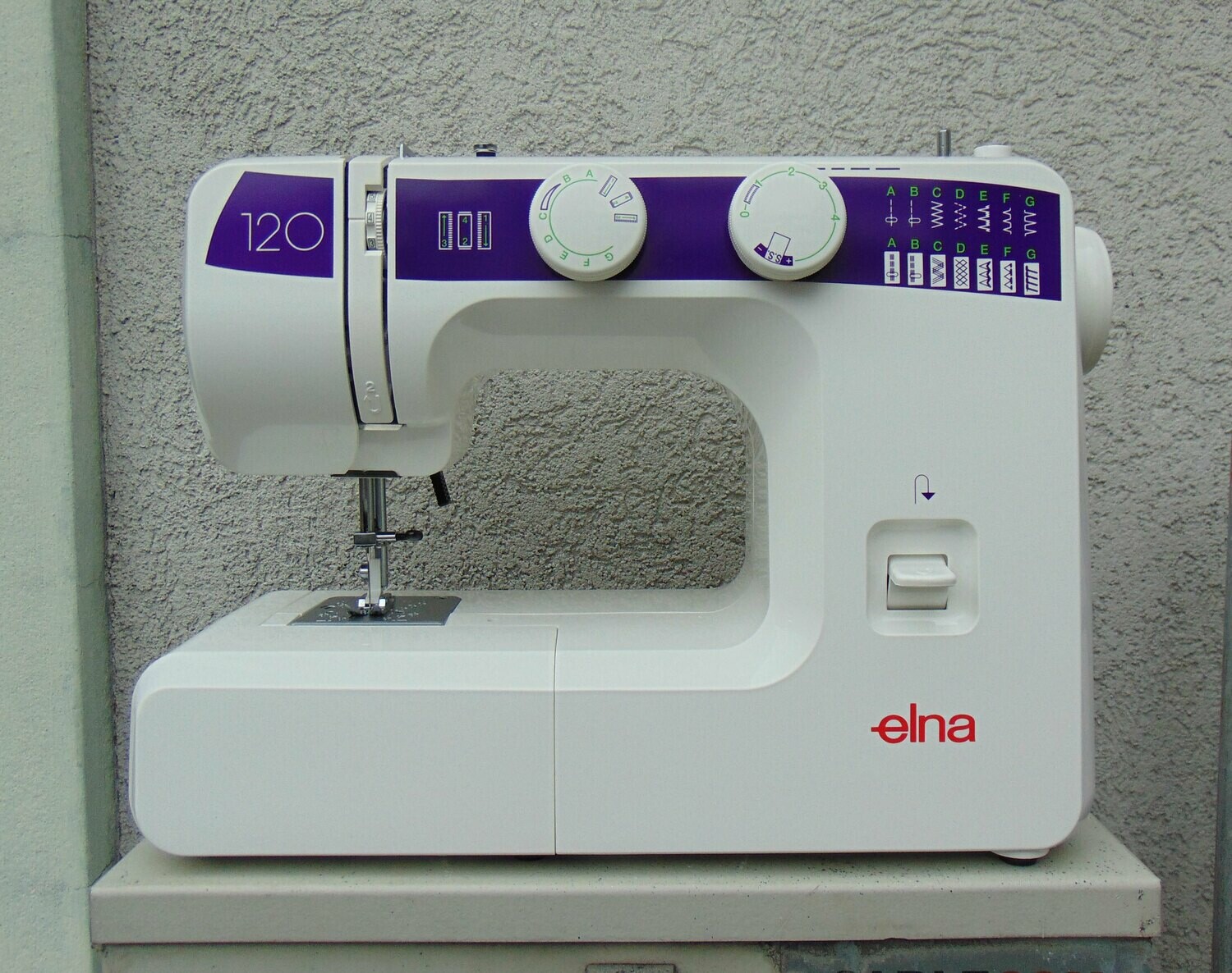 Nähmaschine Elna 120, neu, mit Gratis-Versand. Aktions-Preis, 15 Stichprogrammen, 5 Jahre Garantie. Nähmaschine Elna 120, neu, mit Gratis-Versand. Aktions-Preis, 15 Stichprogrammen, 5 Jahre Garantie.