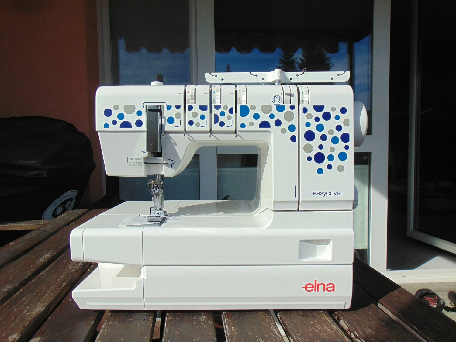 Coverlock Nähmaschine Elna easycover neu, Aktions-Preis, Gratis-Versand, 5 Jahre Garantie.