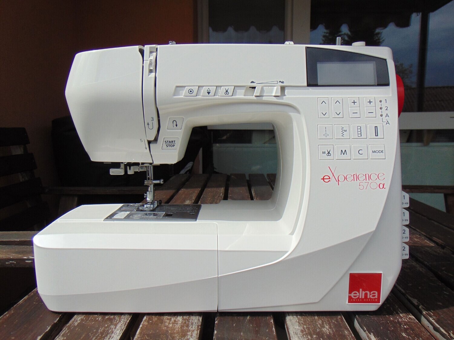Nähmaschine Elna eXperience 570 alpha, mit Gratis-Versand, 5 Jahren Garantie, Aktions-Preis.