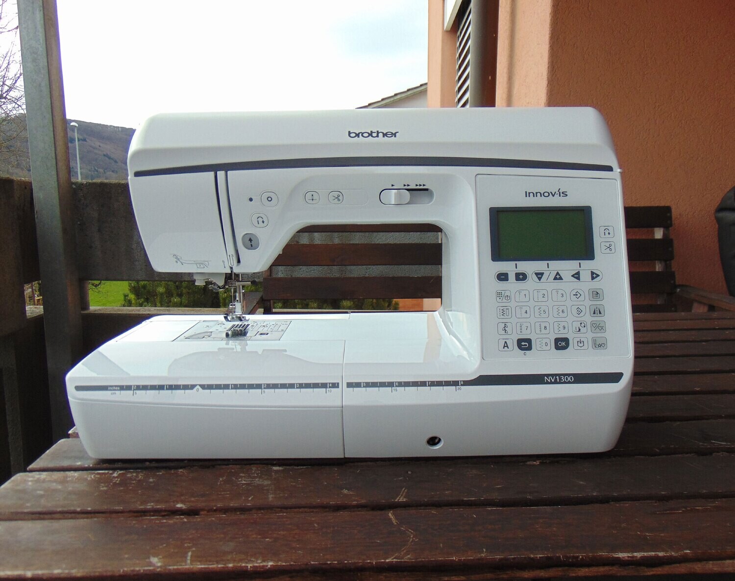 Nähmaschine Brother innov-is NV1300, neu, 3 Jahre Garantie, Aktions-Preis, Gratis-Versand.