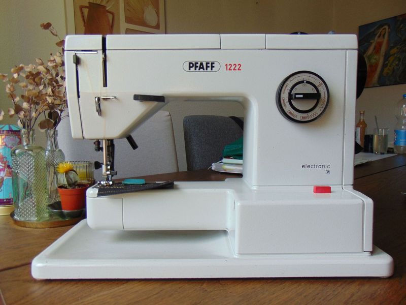 Nähmaschine PFAFF 1222, mit IDT, ab Service, 6 Monate Garantie, Gratis-Versand.