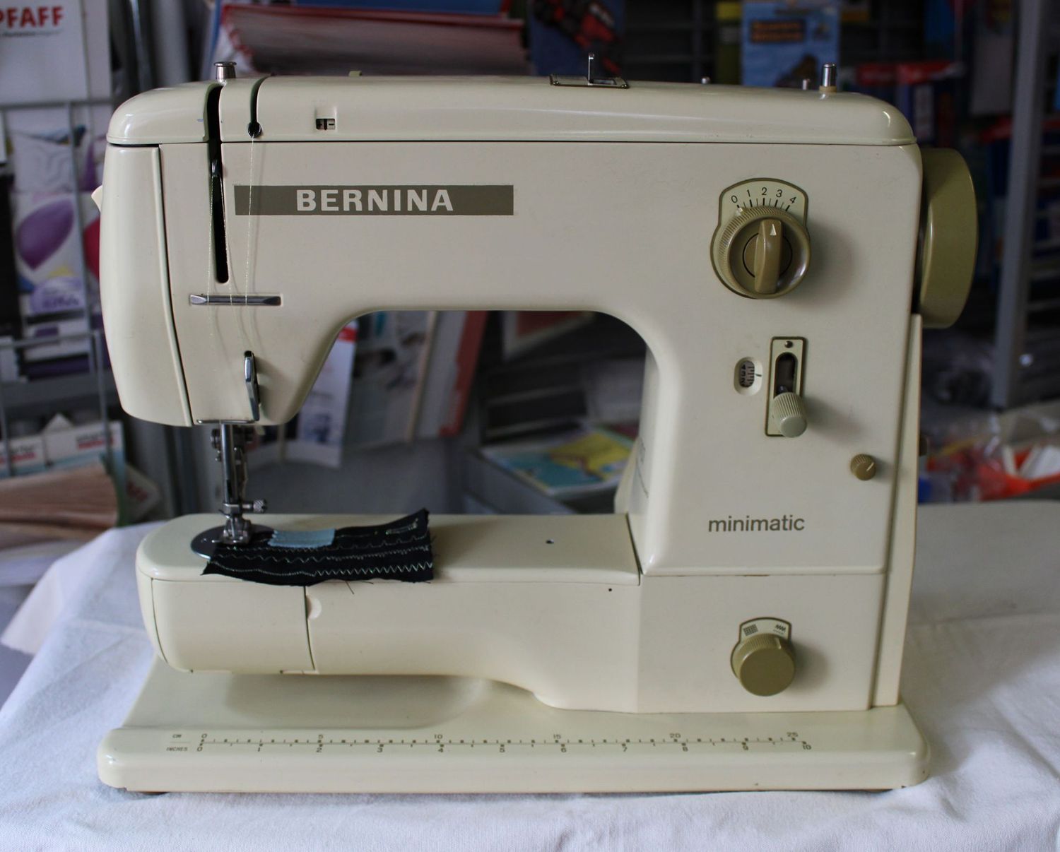 Nähmaschine Bernina 707, Schweizer Produkt, ab Service, 6 Monate Garantie, Gratis-Versand.