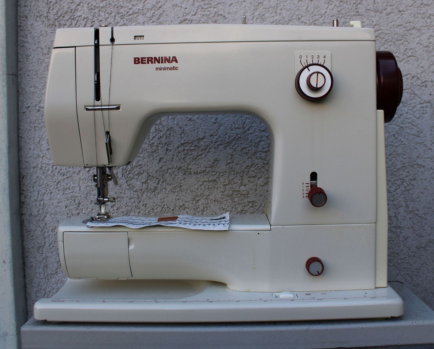 Nähmaschine Bernina minimatic 807 ab Service, 7 Stichprogramme, 6 Monate Garantie, Gratis-Versand.