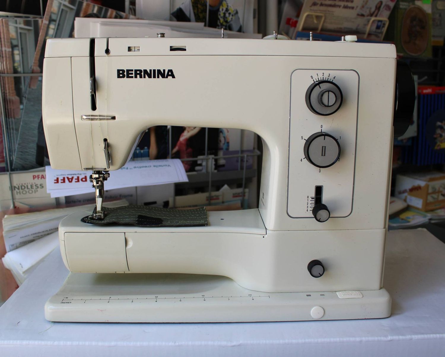 Nähmaschine Bernina 831, mit 7 Stichprogrammen, ab Service, Gratis-Versand, 6 Monate Garantie.