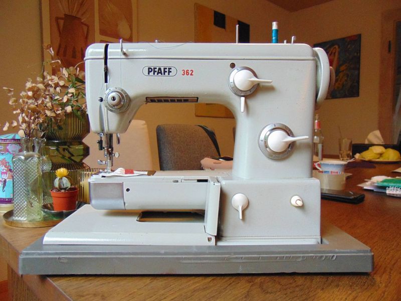 Nähmaschine PFAFF 362, ab Service, mit 6 Monaten Garantie, mit Gratis-Versand.
