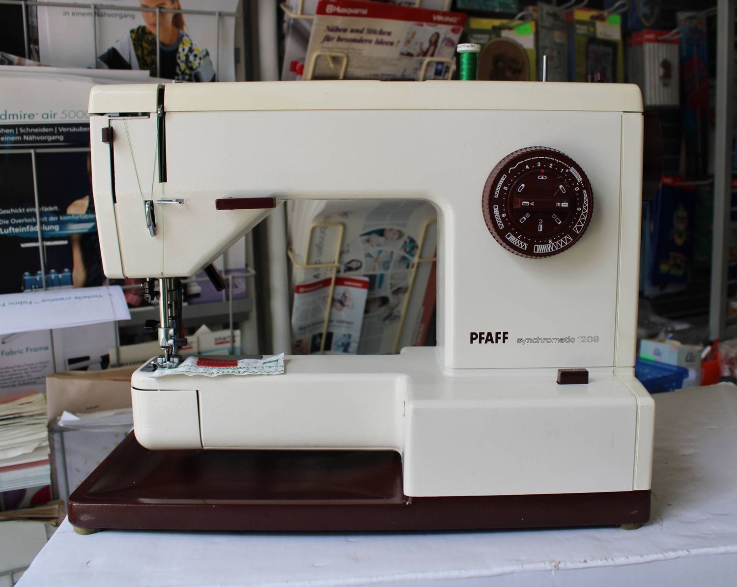 Nähmaschine PFAFF synchromatic 1209, mit IDT, ab Service, 6 Monate Garantie, Gratis-Versand.