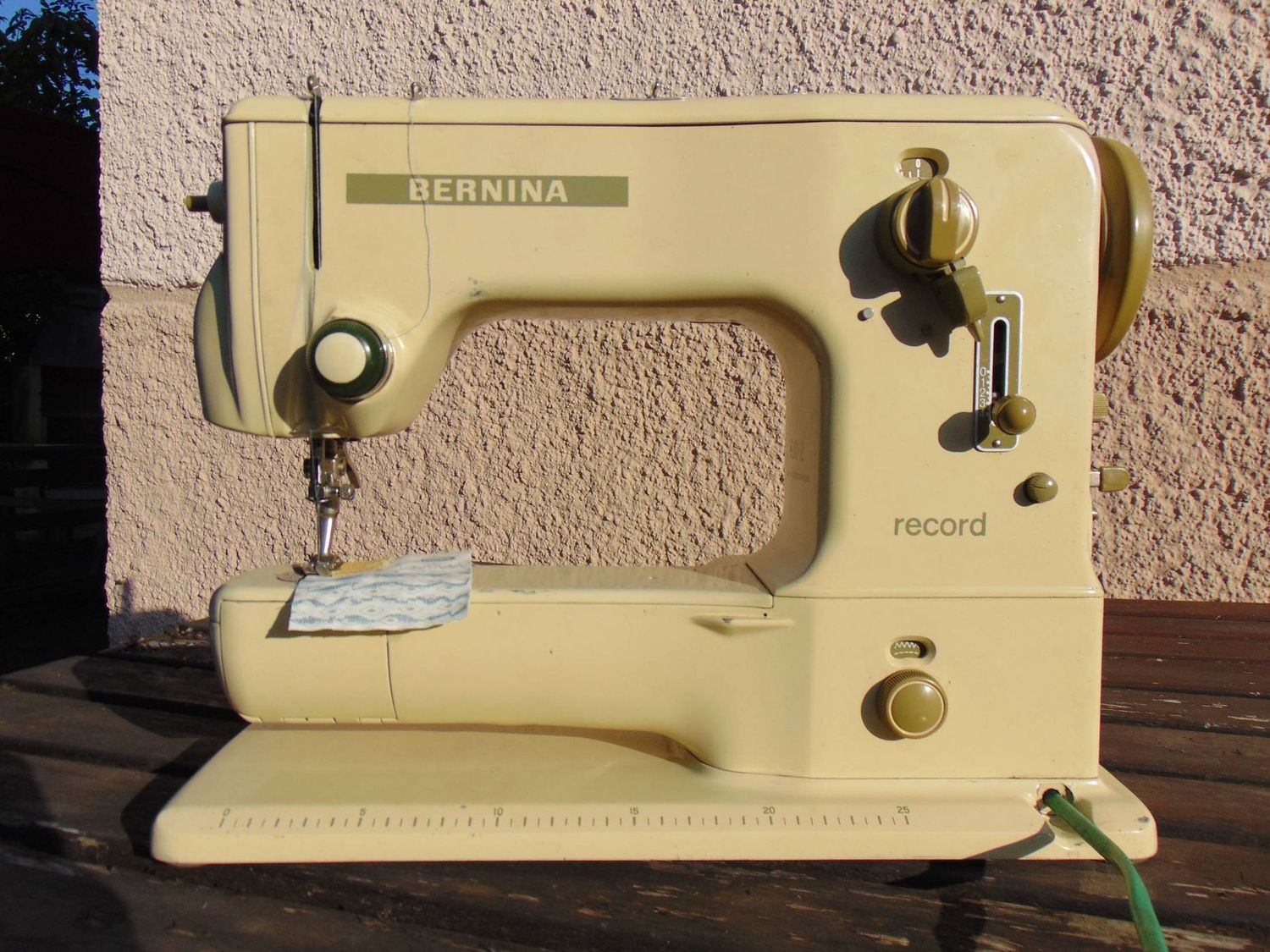 Nähmaschine Bernina record 530-2. ab Service, sehr robust, Schweizer Qualität, mit 6 Monaten Garantie und Gratis-Versand. Nähmaschine Bernina record 530-2. ab Service, sehr robust, Schweizer Qualität, mit 6 Monaten Garantie und Gratis-Versand.