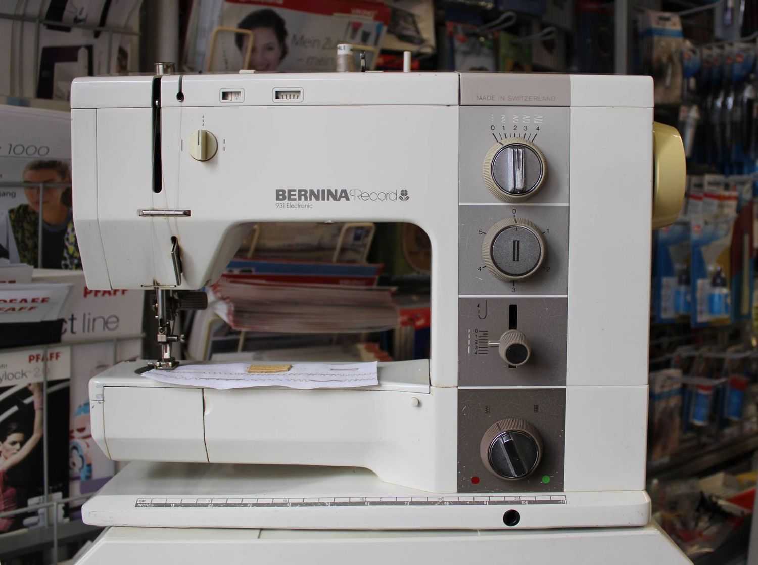 Nähmaschine Bernina record 931 electronic, ab Service, 6 Monate Garantie, Gratis-Versand. Nähmaschine Bernina record 931 electronic, ab Service, 6 Monate Garantie, Gratis-Versand.