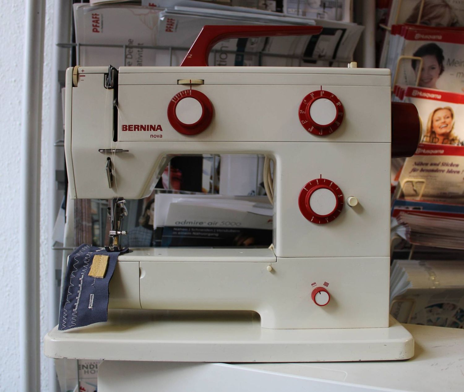 Nähmaschine Bernina nova 900, ab Service, 6 Monate Garantie, Gratis-Versand. Nähmaschine Bernina nova 900, ab Service, 6 Monate Garantie, Gratis-Versand.