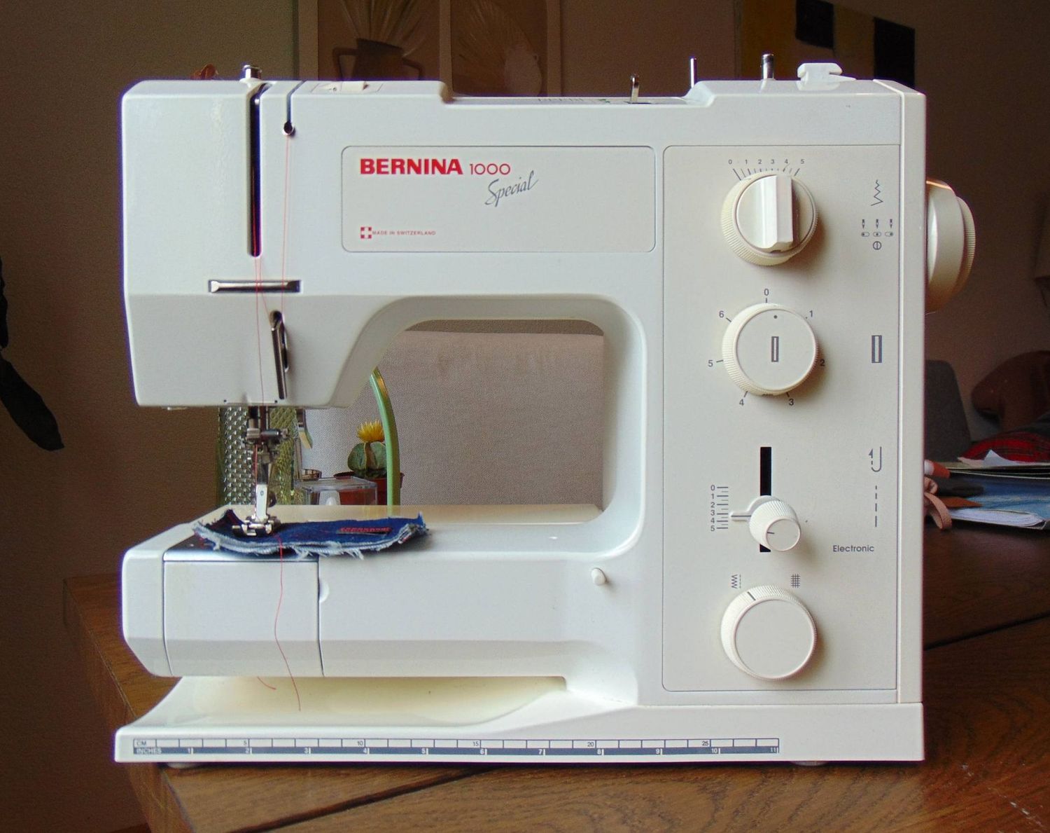 Nähmaschine Bernina 1000 Special, ab Service, 6 Monate Garantie, Gratis-Versand, Schweizer Qualität. Nähmaschine Bernina 1000 Special, ab Service, 6 Monate Garantie, Gratis-Versand, Schweizer Qualität.