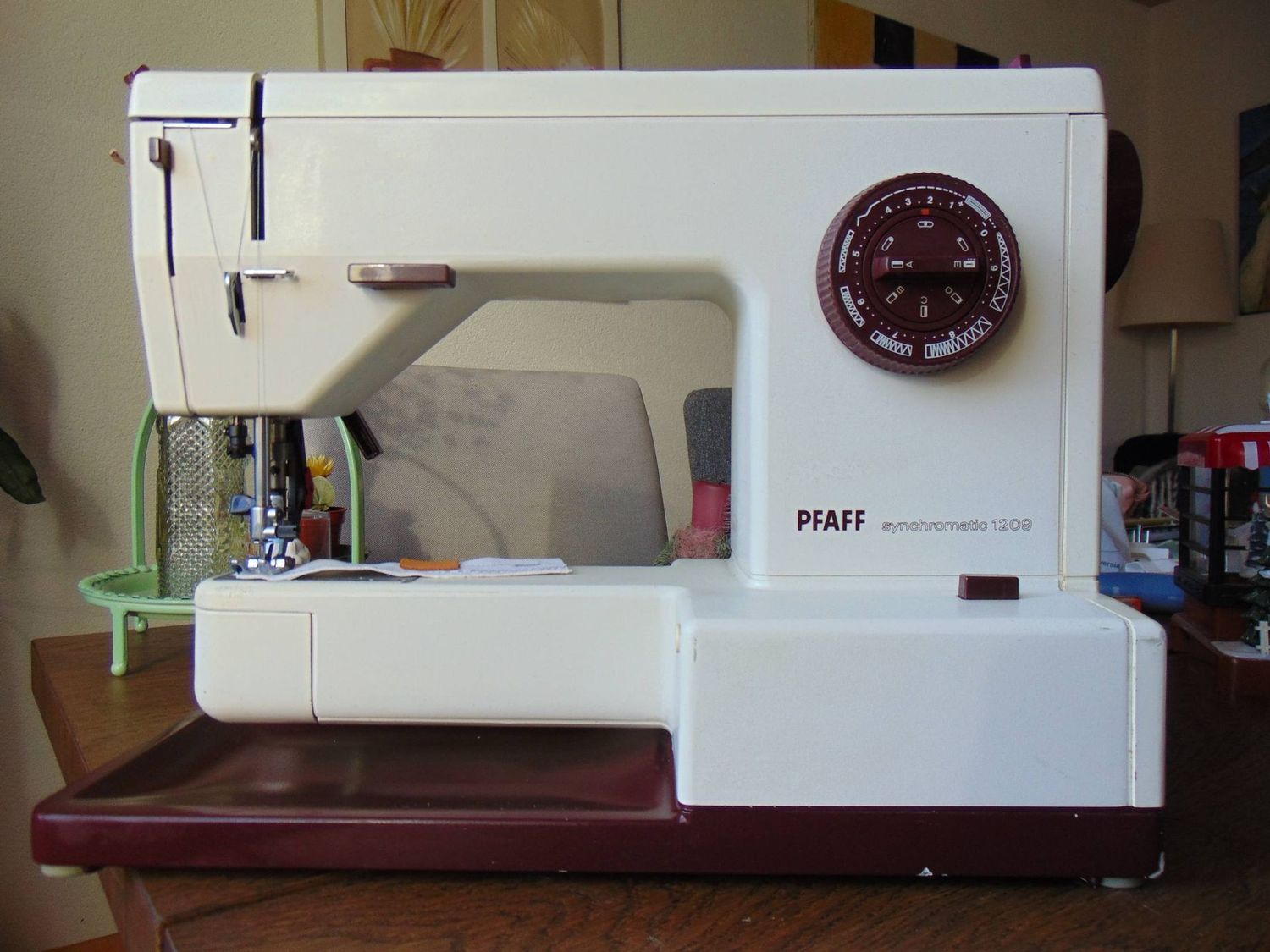 Nähmaschine PFAFF synchromatic 1209, mit IDT, ab Service, 6 Monate Garantie, Gratis-Versand.
