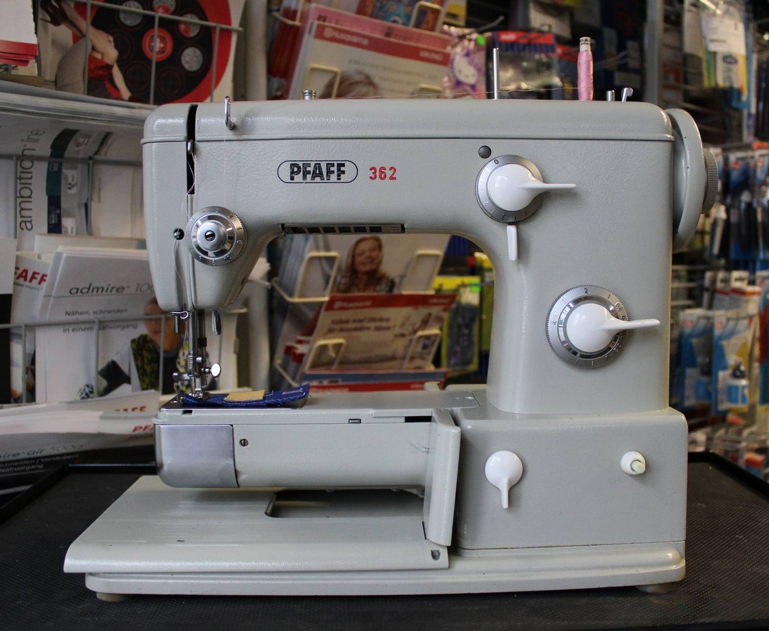 Nähmaschine PFAFF 362, sehr robust, mit Gratis-Versand.
