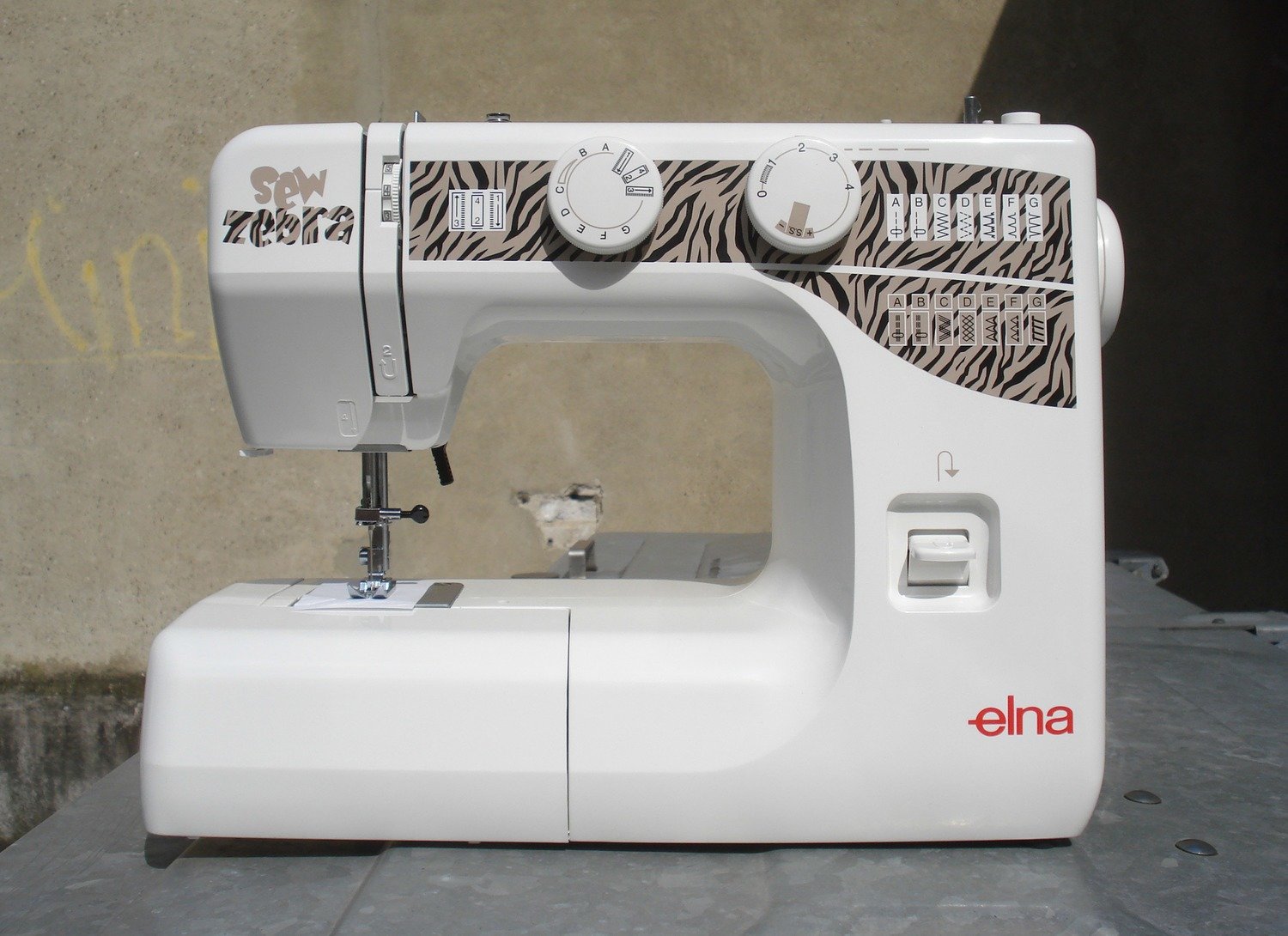 Nähmaschine Elna Sew Zebra 1000, neu, mit Gratis-Versand. Mit 5 Jahren Garantie. Aktions-Preis.