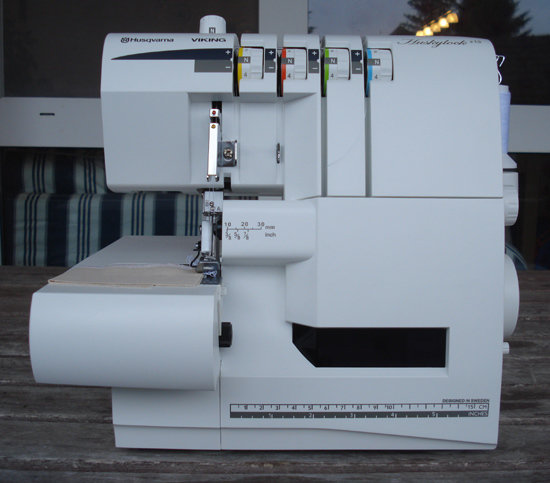 Overlock Nähmaschine, Huskylock s15, neu, mit Gratis-Versand und 2 Jahren Garantie. Ein Aktions-Schnäppchen!