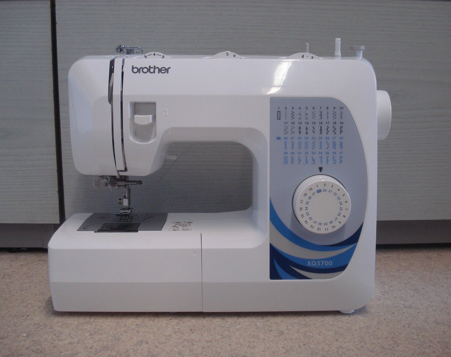 Nähmaschine Brother XQ3700, neu, mit Gratis Versand. Mit 3 Jahren Garantie. Aktions-Preis.