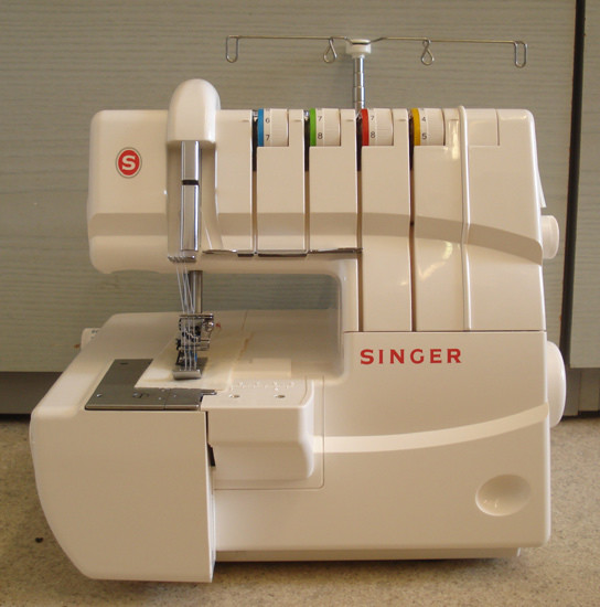 Reine Coverlock Nähmaschine Singer, neu, mit 3 Jahren Garantie und Gratis-Versand.