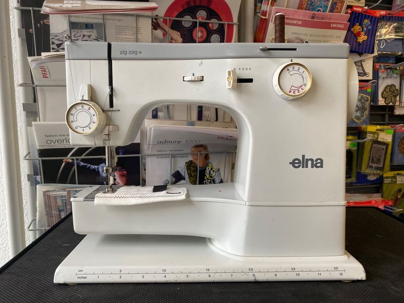 Nähmaschine Elna Zig Zag, Schweizer Produkt, ab Service, mit 6 Monaten Garantie, mit Gratis-Versand.