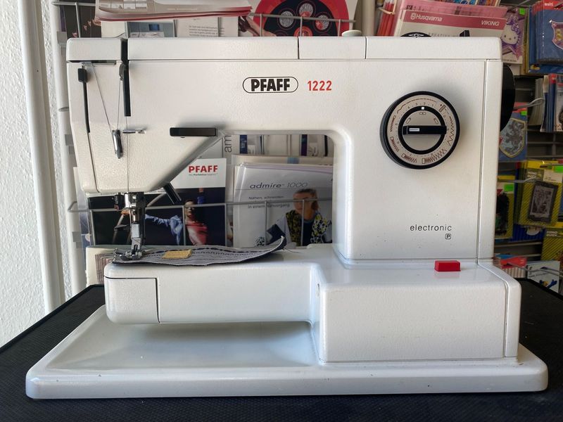 Nähmaschine PFAFF 1222, mit IDT,  sehr robust,  Gratis-Versand.