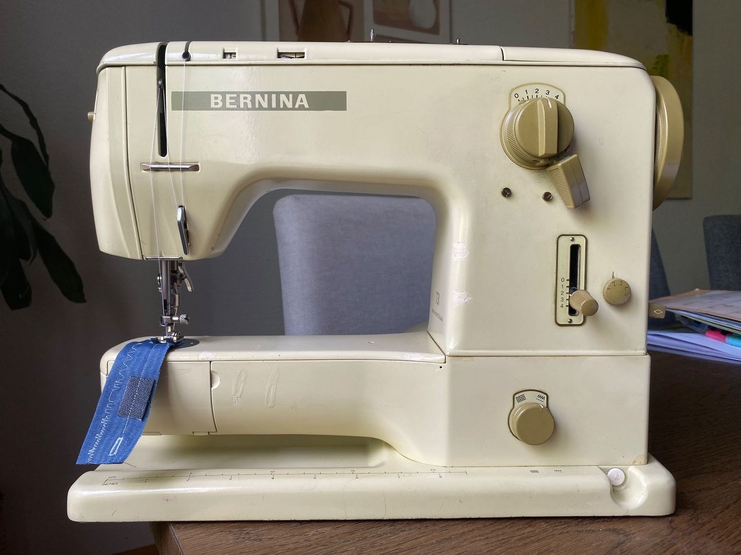 Nähmaschine Bernina 731, ab Service, Schweizer Qualität, Gratis-Versand, 6 Monate Garantie. Nähmaschine Bernina 731, ab Service, Schweizer Qualität, Gratis-Versand, 6 Monate Garantie.