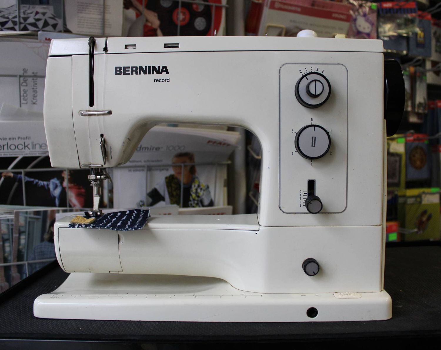 Nähmaschine Bernina record 830, ab Service, 22 Stichprogramme, Gratis-Versand, 6 Monate Garantie.