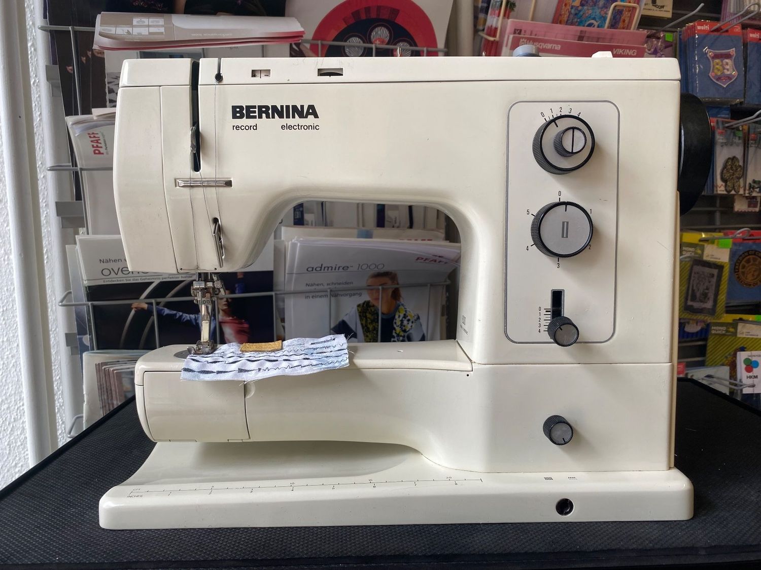 Nähmaschine Bernina record 830, ab Service, 22 Stichprogramme, Gratis-Versand, 6 Monate Garantie.