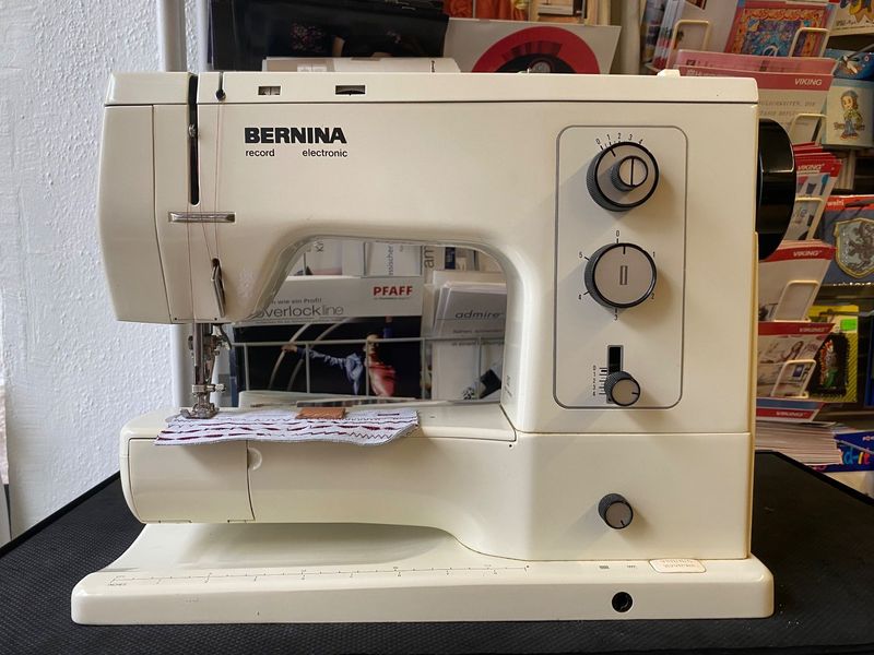 Nähmaschine Bernina record 830, ab Service, 22 Stichprogramme, Gratis-Versand, 6 Monate Garantie.