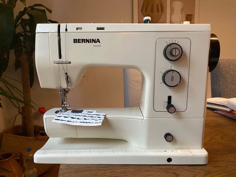 Nähmaschine Bernina record 830, ab Service, 22 Stichprogramme, Gratis-Versand, 6 Monate Garantie.
