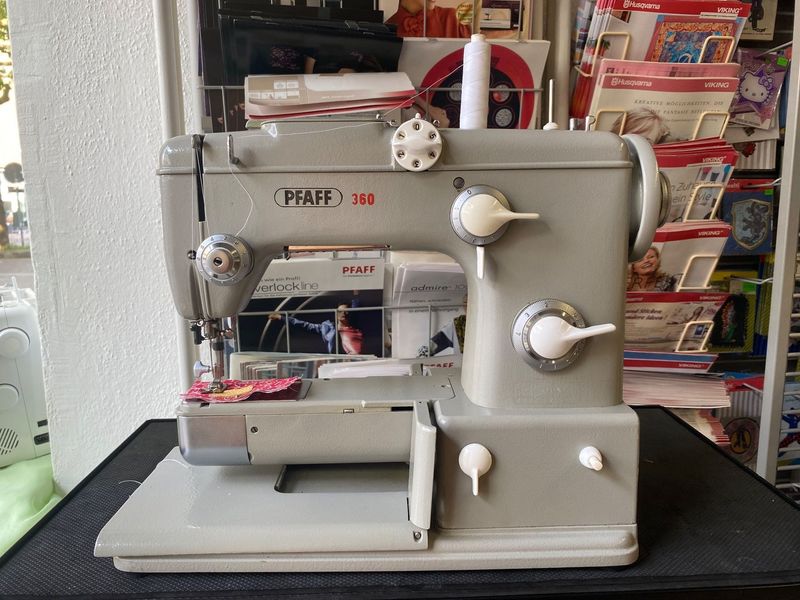 Nähmaschine PFAFF 360, ab Service, 6 Monate Garantie, Gratis-Versand.