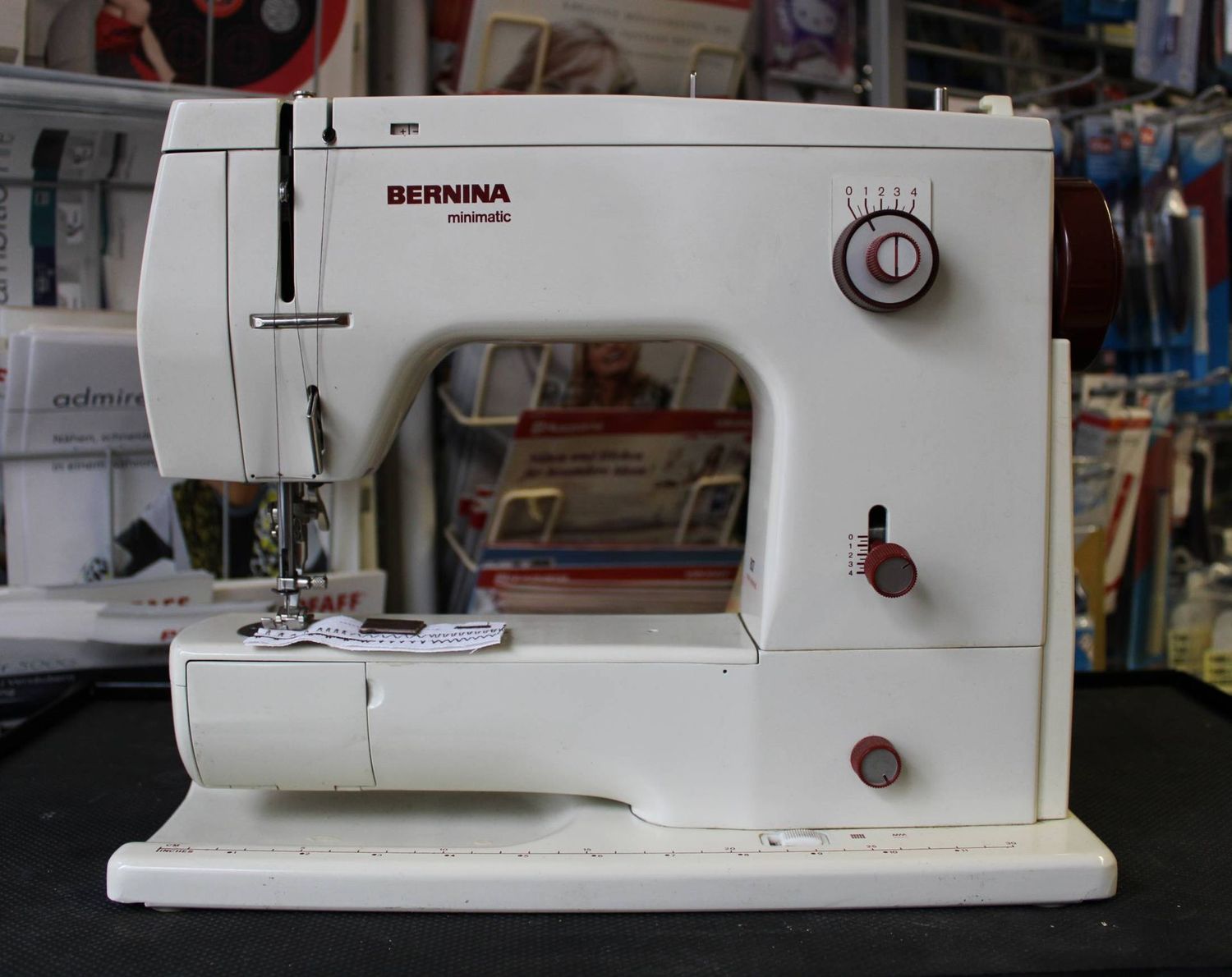 Nähmaschine Bernina minimatic 807, ab Service, 6 Monate Garantie, Gratis-Versand.
