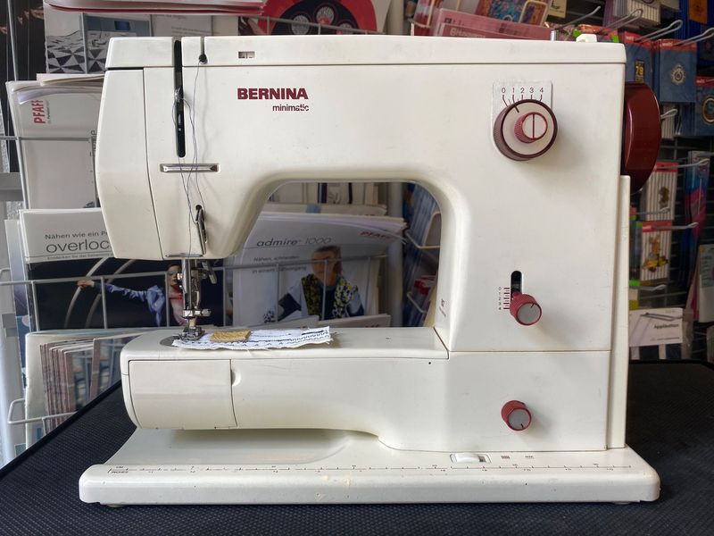 Nähmaschine Bernina minimatic 807, ab Service, 6 Monate Garantie, Gratis-Versand.