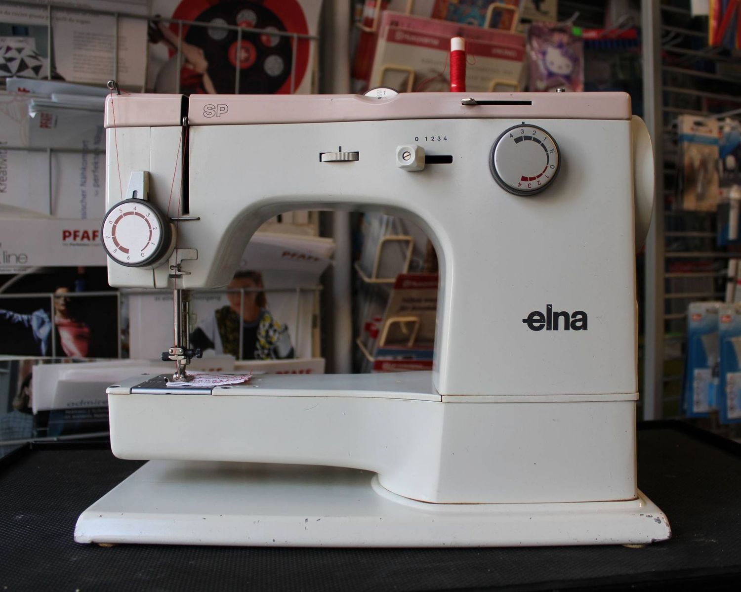 Nähmaschine Elna SP, ab Service, 6 Monate Garantie, Gratis-Versand.